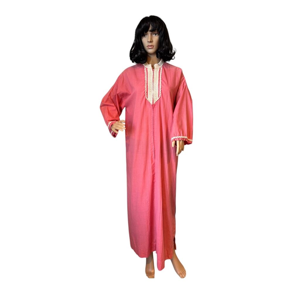 1970s Evelyn Pearson Pink Caftan Maxi Embroidered Boho Dress Large